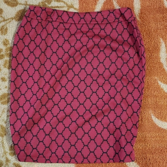 NWOT plus size, burgandy, pencil skirt. - Picture 3 of 3